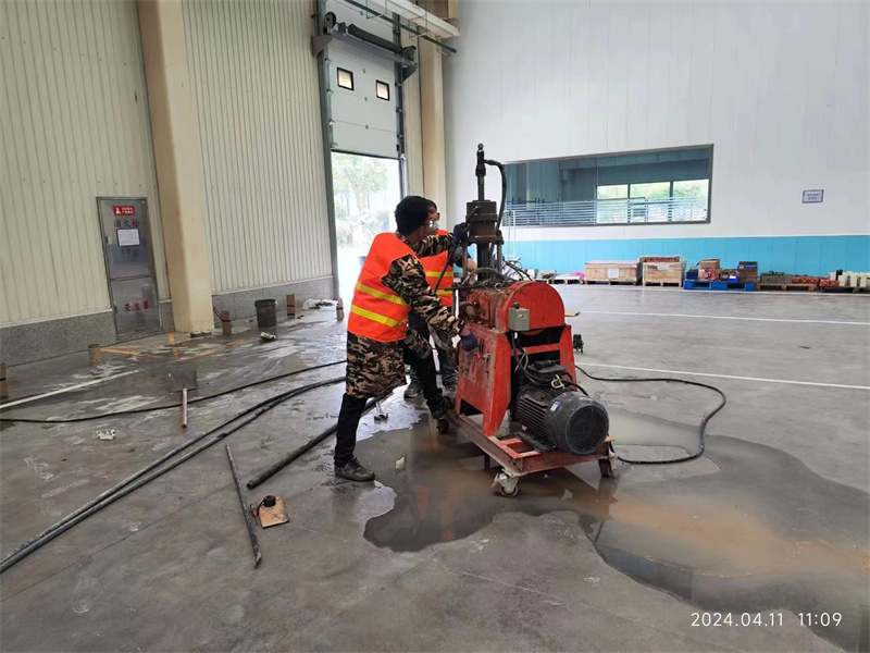 乌恰厂房地面下沉塌陷注浆加固施工